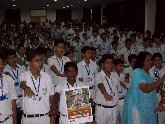 The students pledging to save the tiger.