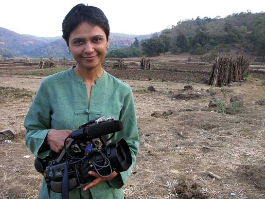 An award-winning journalist, Arti Kulkarni has been lauded as the voice of conservation in the Marathi media. Encouraged by IBN Lokmat, where she works as Deputy Feature Editor, this bold woman defends the wild species she loves through her hard-hitting exposes and campaigns on the problems facing wildlife reserves in Maharashtra.