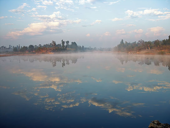 An unpolluted strech of the upper Damodar river between McCluskiegunj and Balumath. This well-watered valley was a wildife corridor linking the Hazaribagh and Palamau jungles before the construction of the Piperwar mine.