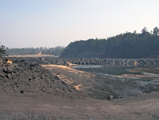 The Damodar river has become a channel for chemical refuse of the mines, carrying tonnes of zinc, cadmium, arsenic and other dangerous chemicals ultimately down into the Bay of Bengal.