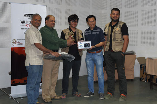 Daanish Shastri, adjudged the overall winner of the photography competition, receiving the award.