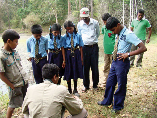 Vanya takes school children on field visits to increase support for the protection of the Nagarahole and Bandipur Tiger Reserves.