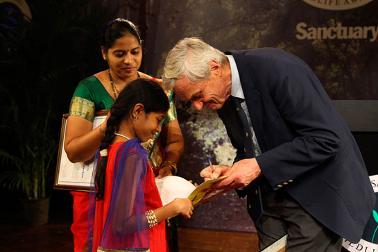 Dr. George Schaller with Pournima Kerkar and her daughter Samruddi at the 2011 Sanctuary Awards ceremony.