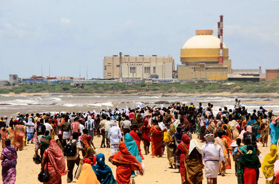 Thousands of local people protest the Kudankulam nuclear power plant.
