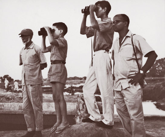 Dr. S&Atilde;&iexcl;lim Ali seen with young proteges who he always encouraged and mentored throughout his life. 