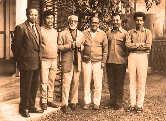 Robin Uncle (third from right) with Dr. S&Atilde;&iexcl;lim Ali and friends.