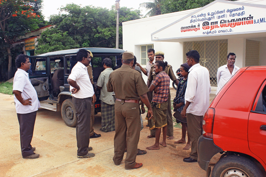 Outside the Sriperumbudur magistrate court, officials surround the Narikuravas prior to questioning.