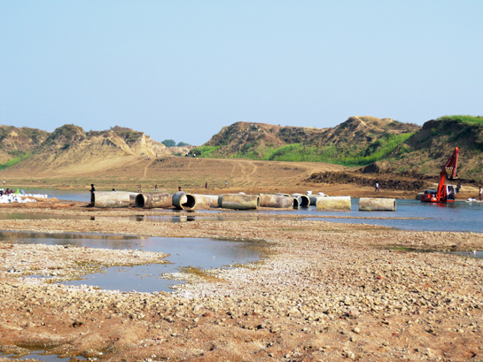 Concrete pipes are regularly laid across the river channel to build temporary bridges for sand-mining. Most large sand-deposits, potential nesting sites for crocodilians and turtles, are heavily mined in this region.