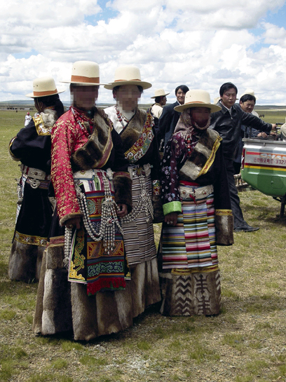 The main market for otter fur appears to be in Tibet, where it is used to trim the national dress, the chupa. While the Dalai Lama appealed to his people to use faux fur, the Chinese government made it compulsory to wear the real thing at festivals and formal events. The main market for otter fur appears to be in Tibet, where it is used to trim the national dress, the chupa. While the Dalai Lama appealed to his people to use faux fur, the Chinese government made it compulsory to wear the real thing at festivals and formal events.
