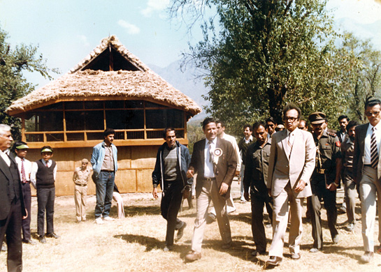 Inayet was deeply unhappy that he couldn't stop the destruction of a city forest, a haven for ecologists and wildlife lovers. Here, he is seen with the then Governor Jagmohan Malhotra.